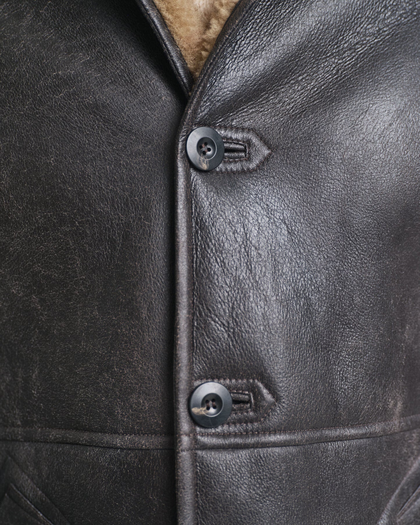 Eingetragene Lammfelljacke aus Leder