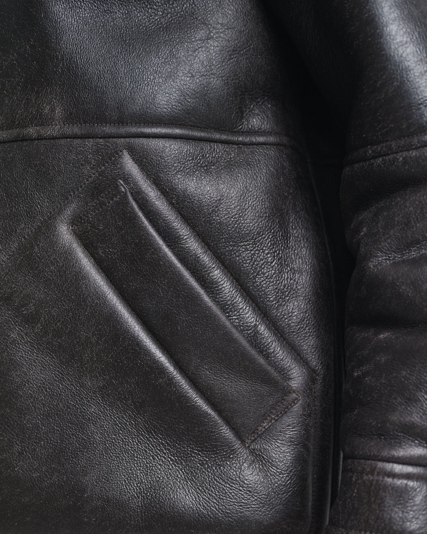 Eingetragene Lammfelljacke aus Leder