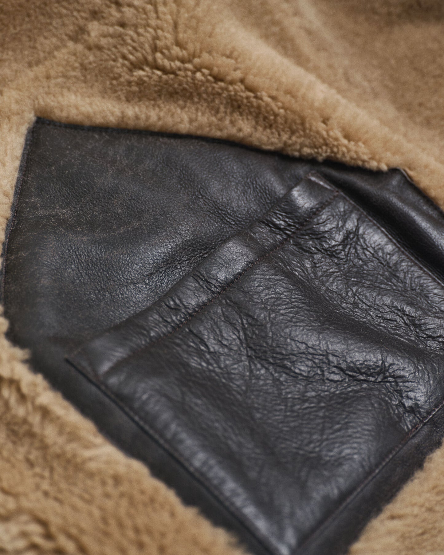 Eingetragene Lammfelljacke aus Leder
