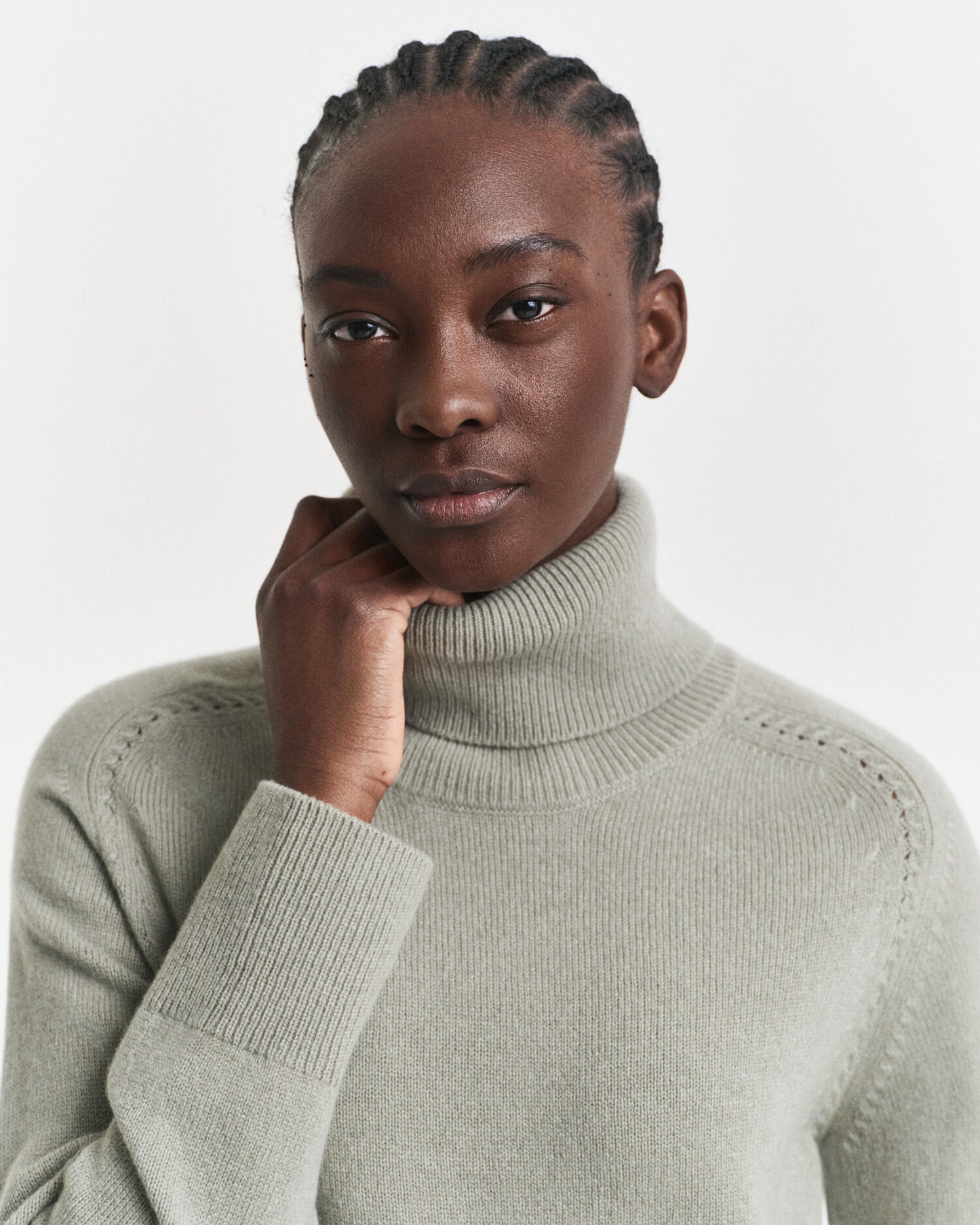Pull col roulé doux en laine et cachemire mélangés