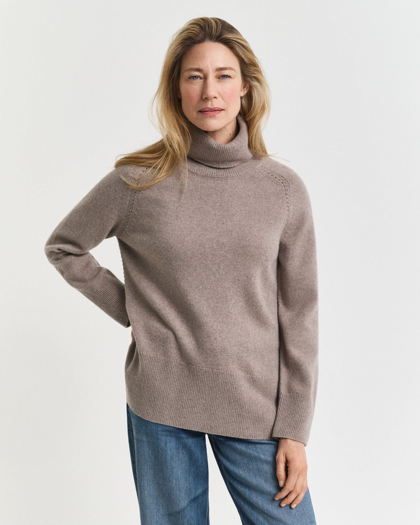 Pull col roulé doux en laine et cachemire mélangés