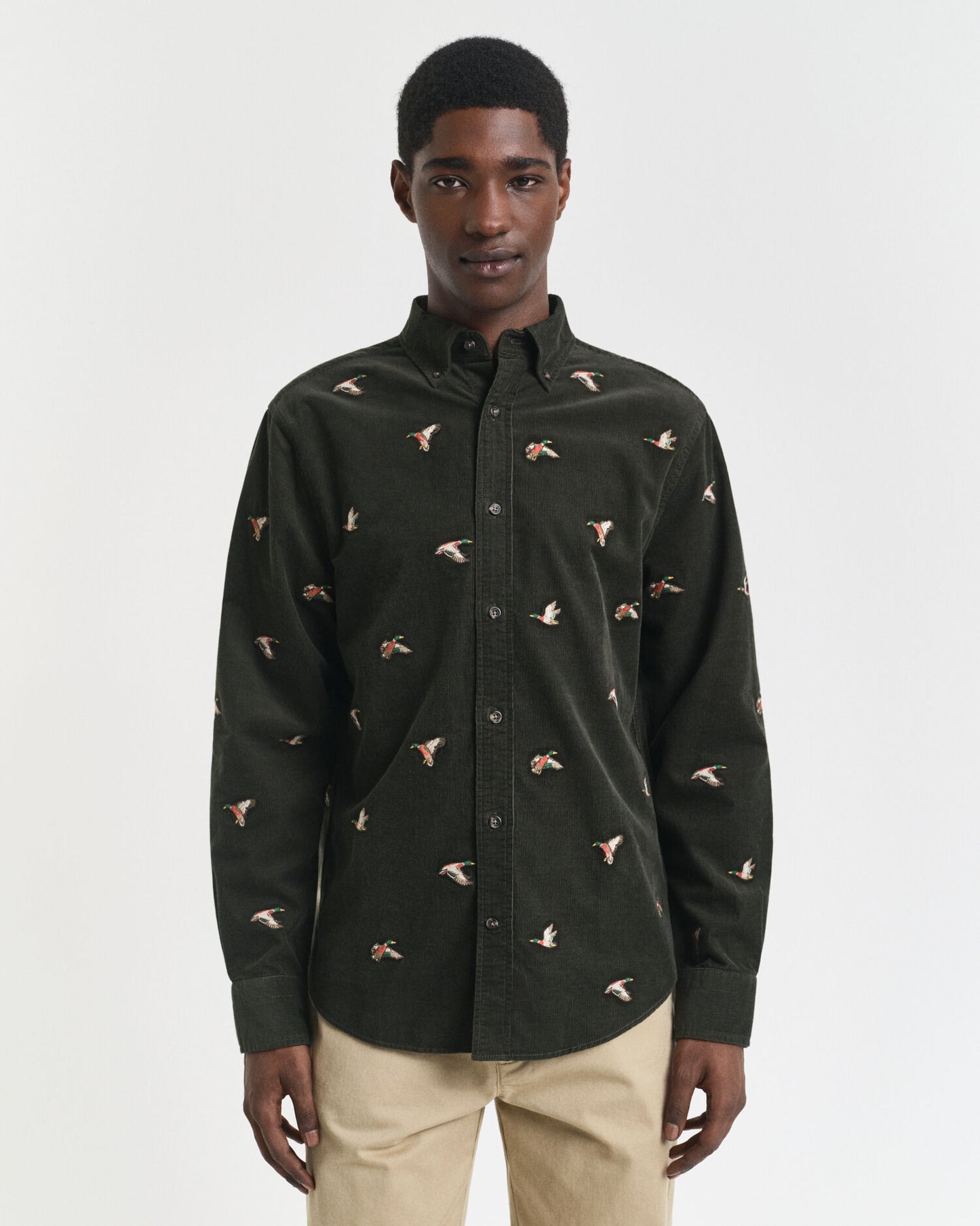 Chemise regular brodée en velours côtelé