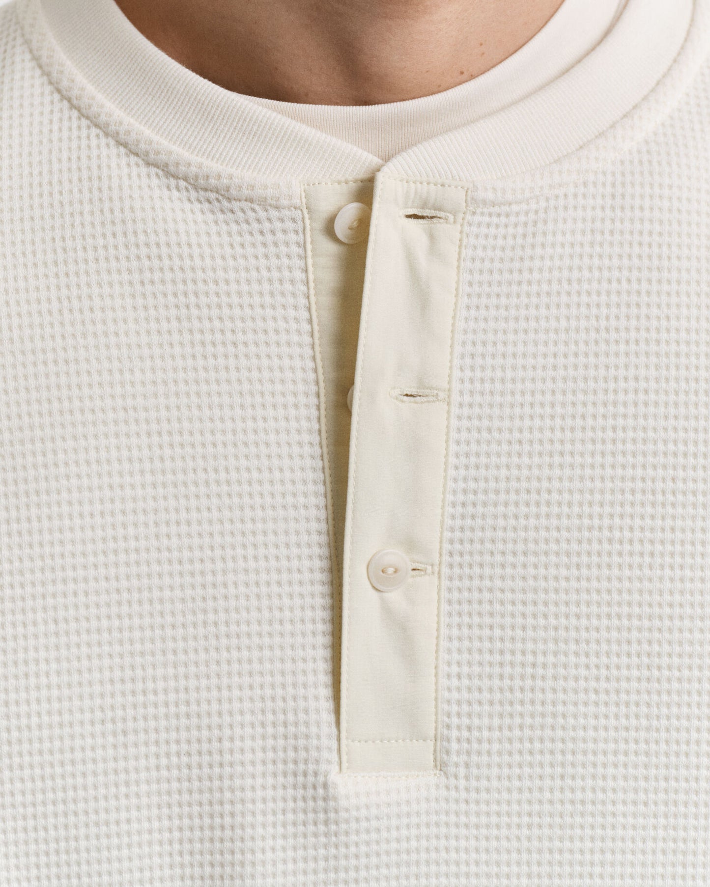 T-shirt Henley à manches longues texturé gaufré